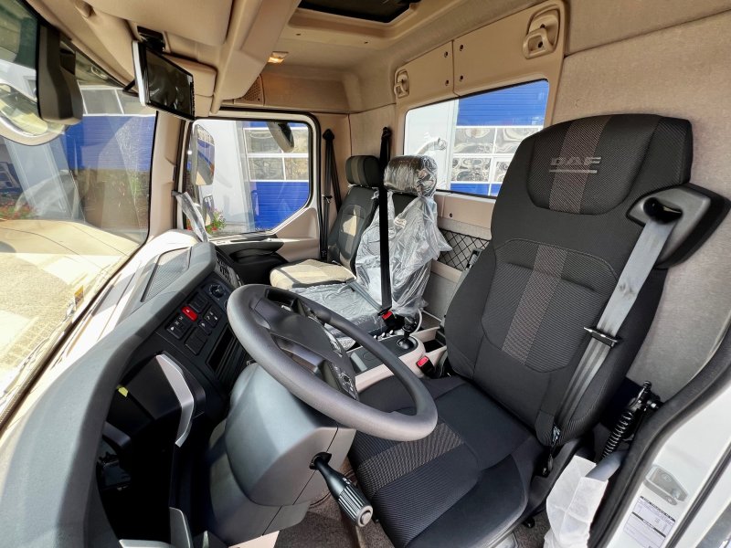 DAF DAF XB  230 12t PRIMA MAN.NOSIČ KONTEJNERŮ (slun. clona - na vzduchu do soupravy)