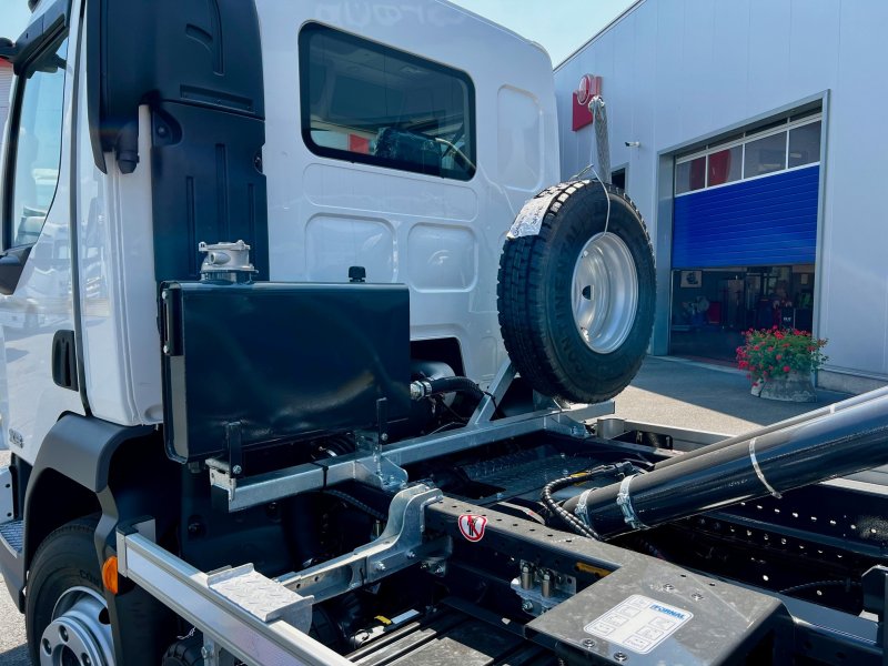 DAF DAF XB  230 12t PRIMA MAN.NOSIČ KONTEJNERŮ (slun. clona - na vzduchu do soupravy)