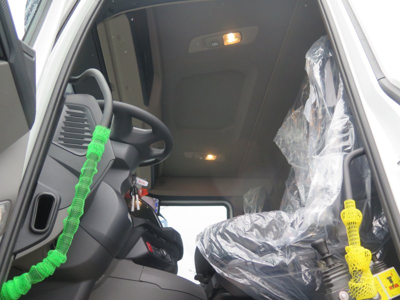 DAF XFC 480 FAD 8X4 SKLÁPĚČ S3 VS-MONT